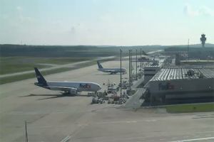 Онлайн камера с видом на грузовой терминал в аэропорту