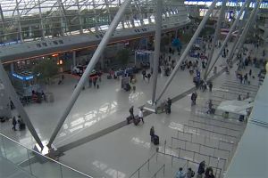 Онлайн камера в фойе аэропорта